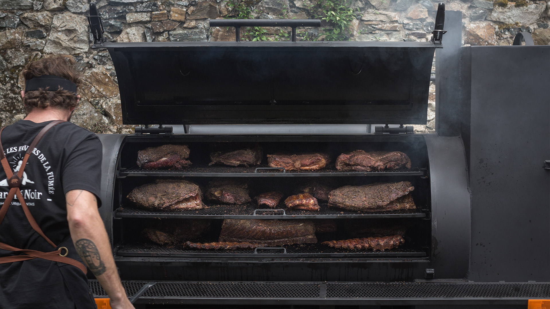 Qu’est-ce que le fumoir texan ? Tout comprendre sur cette technique de cuisson